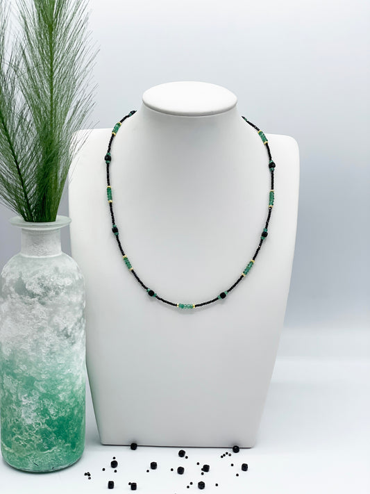 Spinell Halskette mit Smaragd