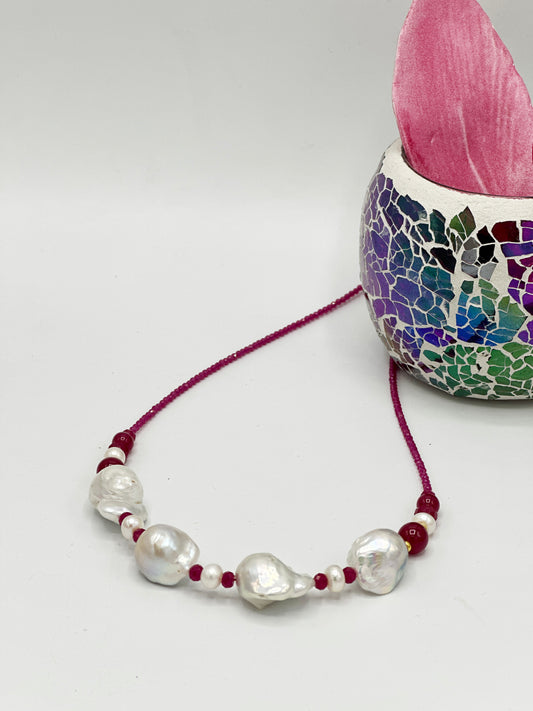 Barockperle & Rubin Halskette
